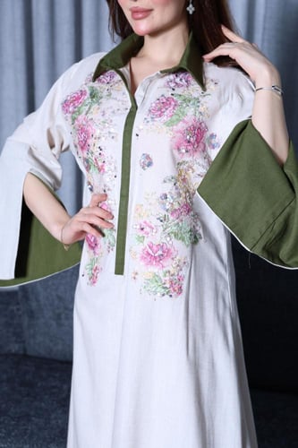 جلابية لينن قلاب بكلفة تطريز ترتر موردة في الصدر