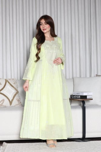 جلابية لينن خيش بتطريز عسيري وألوان صيفية زاهية