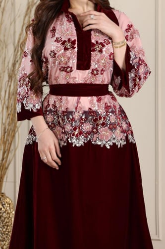 جلابية مخمل ممزوجة بخامة التل المطرز