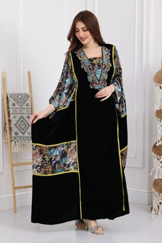 جلابية مخمل فراشة بتطريز شك يدوي في الصدر ممزوجة ب...