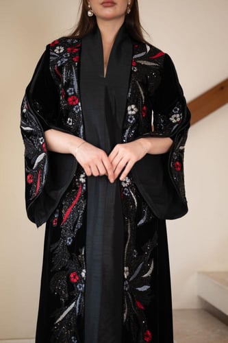 جلابية مخمل بكلفة مطرزة ممزوجة بخامة التفتة ( تصمي...