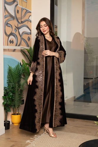 جلابية مخمل قطعتين بكلفة مطرزة