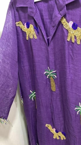 جلابية لينن خيش بتطريز شك نخلة و جمل