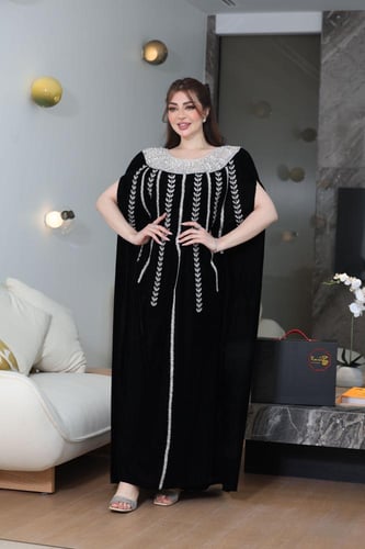 جلابية مخمل فراشة بتطريز كرستالات في الرقبة