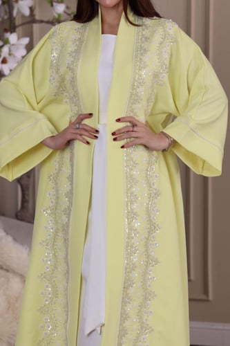 جلابية قطعتين بخامة باربي وكلفة مطرزة