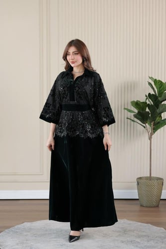 جلابية مخمل ممزوجة بخامة التل المطرز