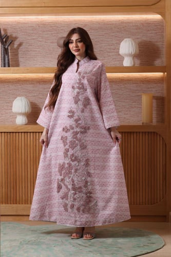 جلابية بتطريز مورد