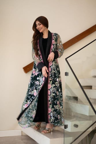 جلابية مخمل قطعتين بإضافة تل مطرز وموديل فتحة في ا...