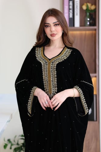 جلابية مخمل فراشة بتطريز شك يدوي وفصوص كرستالات