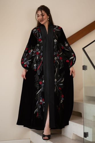 جلابية مخمل بكلفة مطرزة ممزوجة بخامة التفتة ( تصمي...