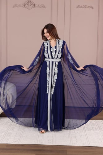 جلابية قفطان قطعتين فراشة بتطريز عريض في الصدر و ب...