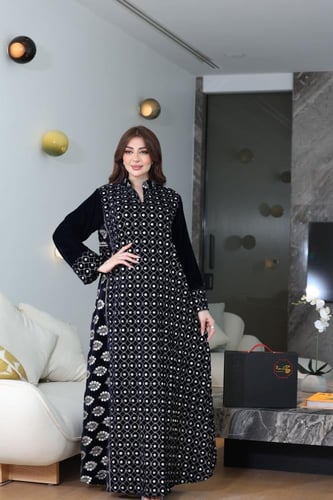 جلابية مخمل بتطريز كمبيوتر