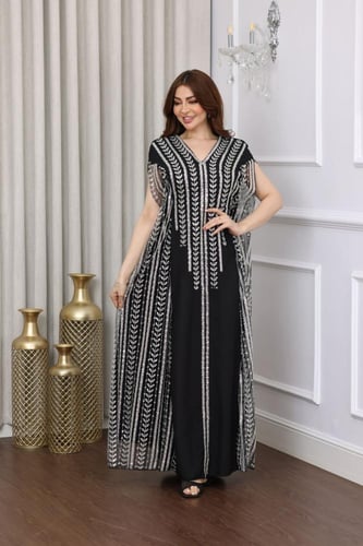 فستان اسود بتطريز فضي كامل