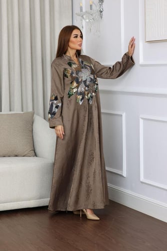 جلابية جاكار بتطريز الترتر في الصدر والكم