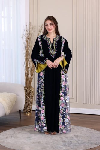 جلابية مخمل بتطريز شك يدوي والتل المطرز