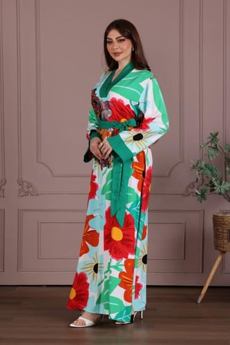 جلابية موردة بتطريز في الصدر وحزام