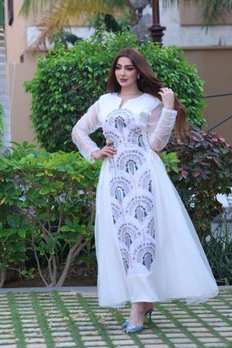 جلابية لينن مطرزة مدمجة بالتل وربطة جميلة في الاجن...