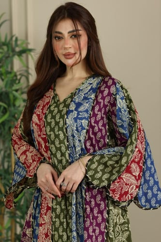 جلابية قطن مقلمة بالوان جميلة وقصة مقوسة في الاطرا...