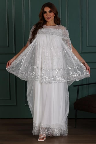 فستان تل بتطريز كثيف وراقي