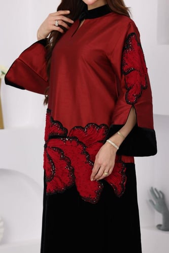 جلابية مخمل ممزوجة بخامة تفته واقفة وكلفة مطرزة في...