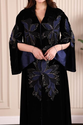 جلابية مخمل بتطريز مورد