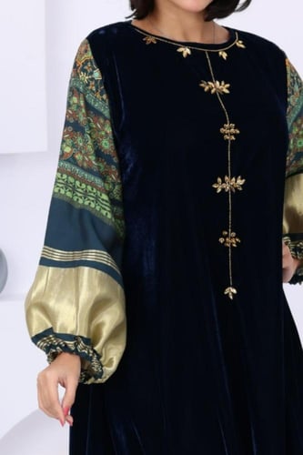 جلابية مخمل بتطريز شك يدوي و اكمام شالكي شيفون