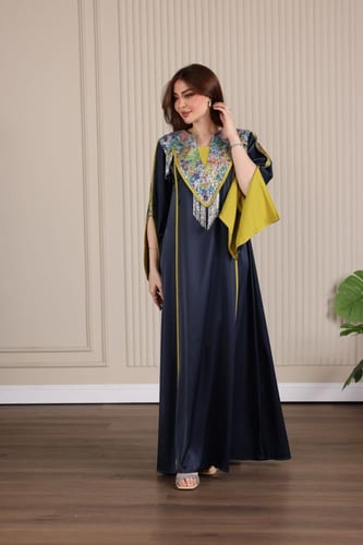 جلابية ساتان بتدخيلة الترتر الملون وهدب لماع