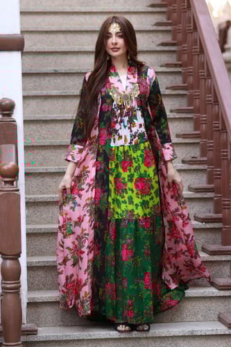 جلابية بأجمل الوان الشالكي التراثية بإضافة عقد أثر...