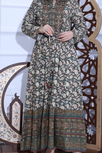 جلابية قطن موردة بتطريز خفيف في الصدر