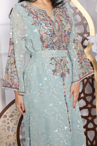 جلابية لينن واقف مطرزة بالكامل مع إضافة كرستال وتط...