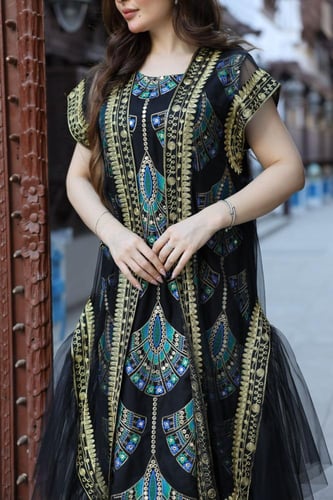 جلابية لينن مطرزه بهوية الجزيرة العربية ومشلح تل م...