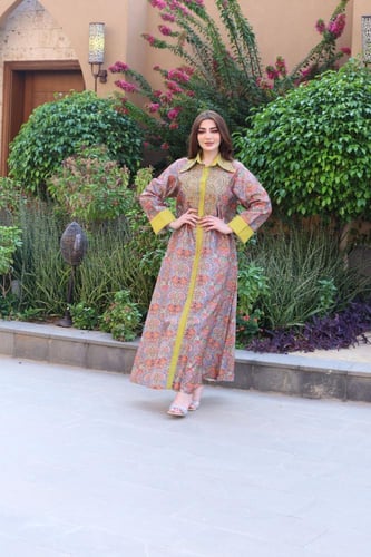 جلابية بخامة الشانتون المشجر بإضافة تطريز في الصدر...