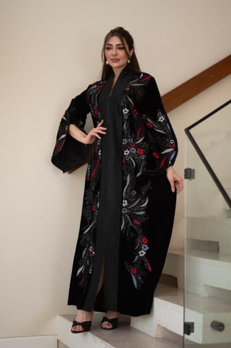 جلابية مخمل بكلفة مطرزة ممزوجة بخامة التفتة ( تصمي...