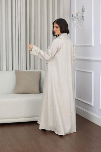 جلابية قطعتين لينن وتطريز كرستال في الصدر والأكمام