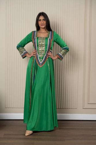 جلابية راقية بتطريز عسيري لهوية اليوم الوطني