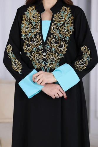 جلابية لينن بتطريز شك يدوي فاخر في الصدر