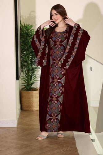 جلابية مخمل كويتية بتطريز قصب وأكمام فرنسية