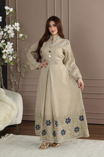 جلابية لينن كويتية بتطريز مورد في الاسفل والاكمام