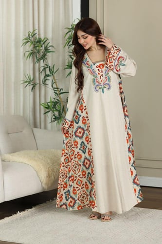 جلابية لينن بتطريز شك يدوي في الصدر والاكمام