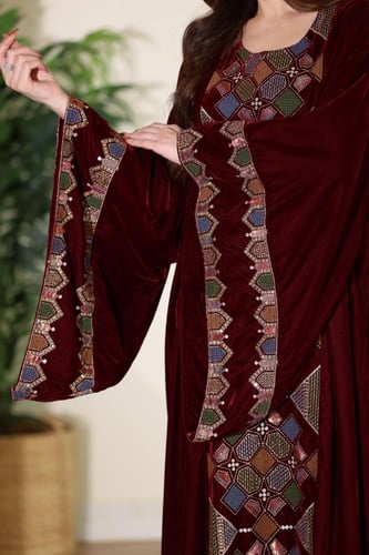 جلابية مخمل كويتية بتطريز قصب وأكمام فرنسية