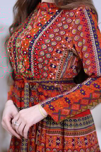 جلابية رايون قطن مشجرة بتطريز خفيف في الصدر