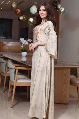 جلابية بتطريز شك يودي في الصدر