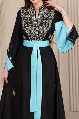 جلابية لينن بتطريز شك يدوي كرستالات