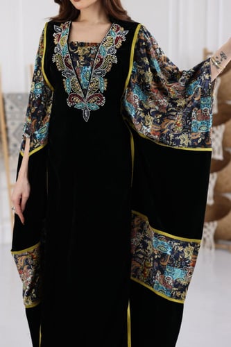 جلابية مخمل فراشة بتطريز شك يدوي في الصدر ممزوجة ب...