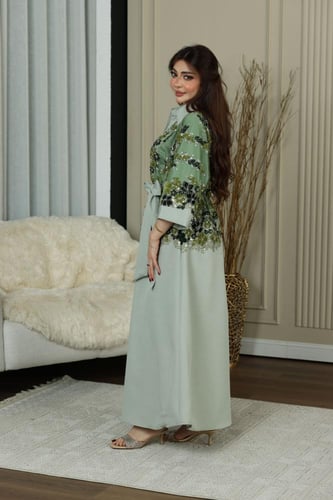 جلابية بقماش باربي ممزوجة بالتل المطرزة