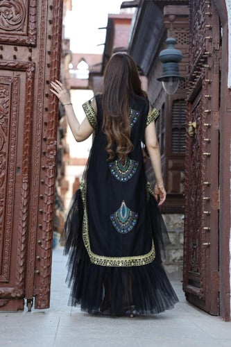 جلابية لينن مطرزه بهوية الجزيرة العربية ومشلح تل م...