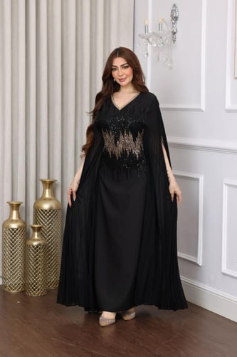 جلابية كريب مطرزة بالترتر في في الوسط بإضافة خامة...