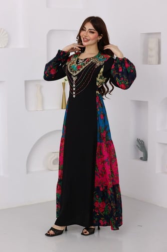 جلابية كريب ممزوجة بقماش شالكي وتطريز شك يدوي فاخر...