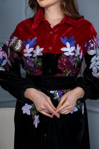 جلابية مخمل بفخامة اللون الاسود والاحمر وتطريز مور...