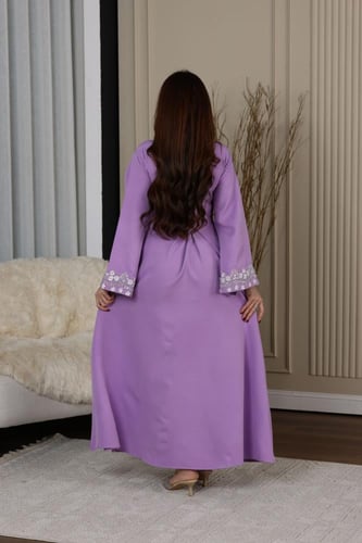 جلابية بخامة باربي ممزوجة بكلفة ترتر مطرزة ( ورطبة...